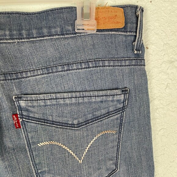 Levi’s Women’s Capri Jeans Size 12 Blue Denim Metal Button Hem Stretch Mid Rise - Picture 6 of 16